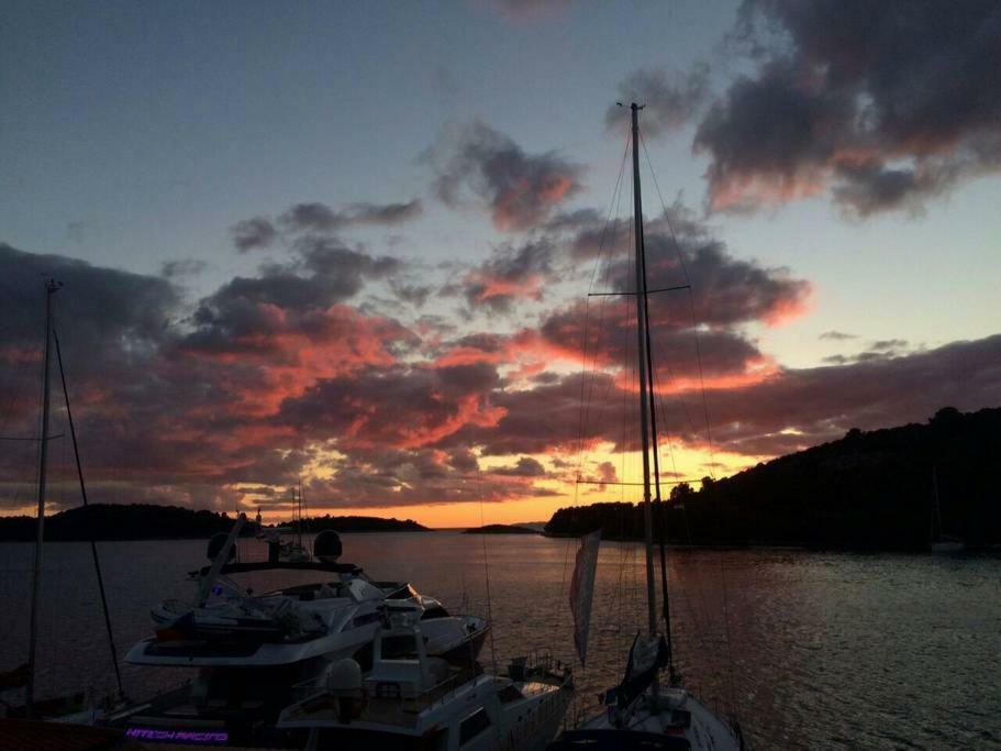 Mljet Sunset Apartments Pomena Exterior photo
